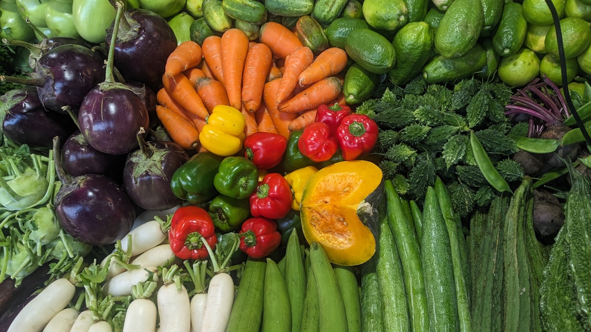 Immune-boosting foods including citrus, leafy greens, and berries